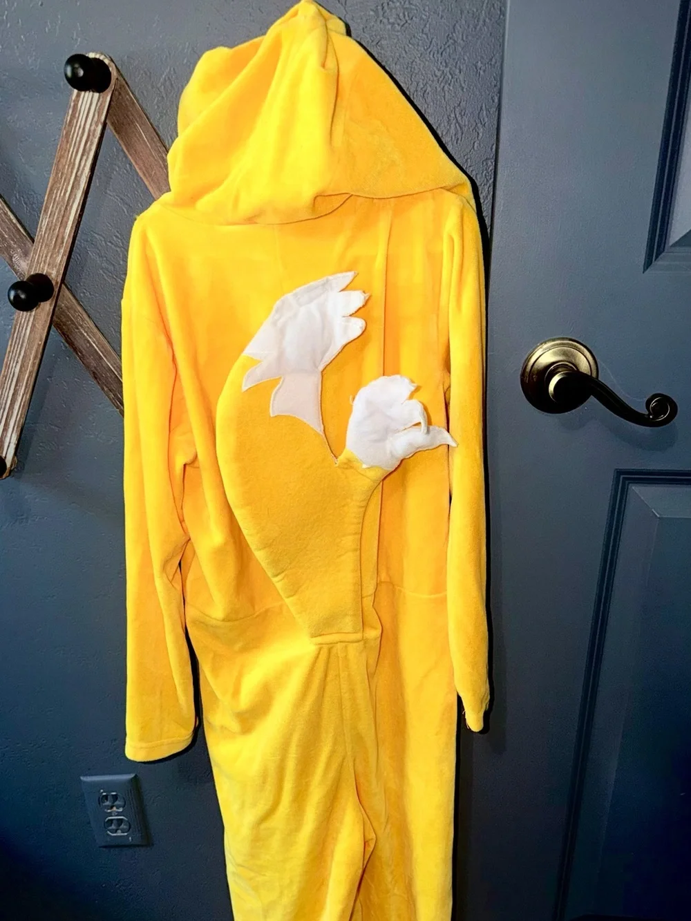 Yellow Tails Sonic Costume